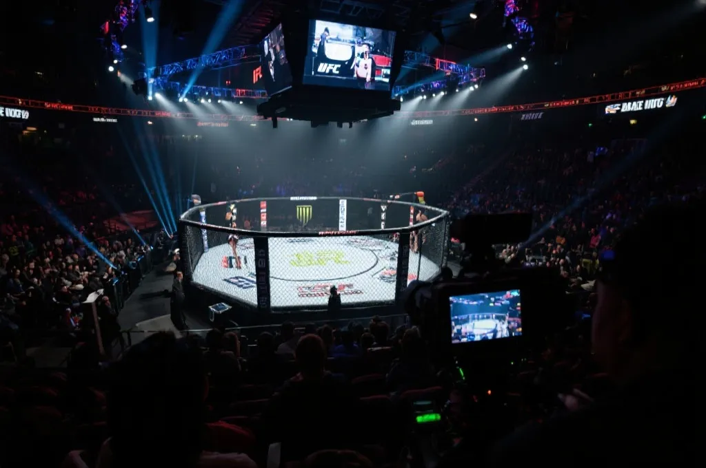 当热血遇上科技：皇冠线上体育多视角直播为MMA粉丝带来极致体验